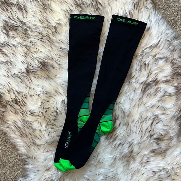 Physix Gear Compression Socks - Picture 1 of 3